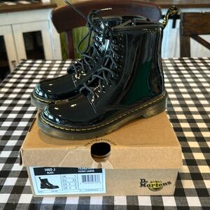 BNIB JUNIOR DOC MARTIN 1460 PATENT LEATHER LACE UP BOOTS - size 4